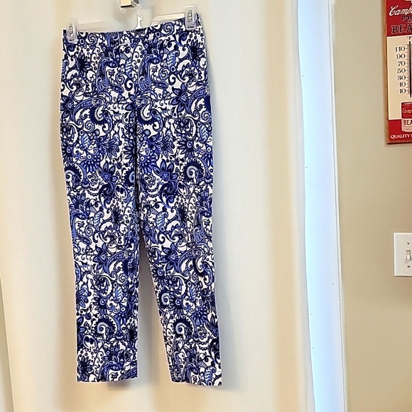 Isaac Mizrahi Live Size 6 Blue and White pants - Picture 1 of 3